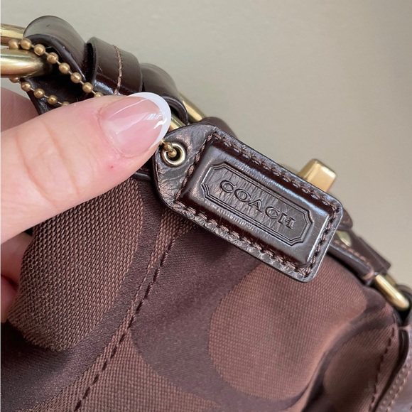 Coach Carly Hobo - Picture 9 of 13